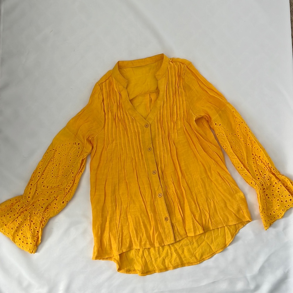 Yellow button down blouse - Picture 4 of 4